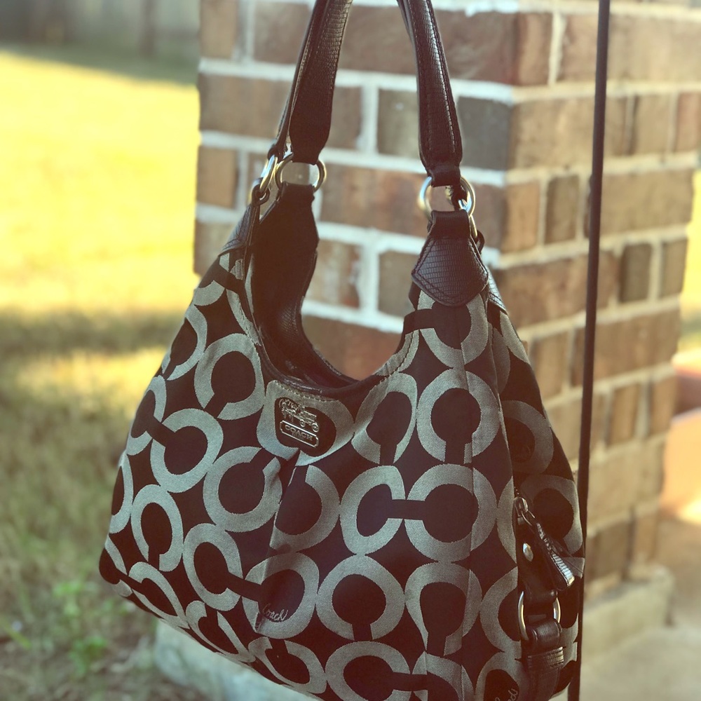 Barely used timless Coach purse!